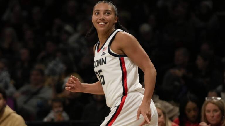 Uconn Brings The Belt To South Carolina